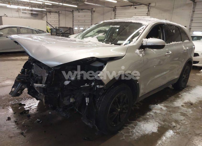 Photo 2 of 2020 Kia Sorento 2.4L LX (VIN 5XYPGDA39LG628101)