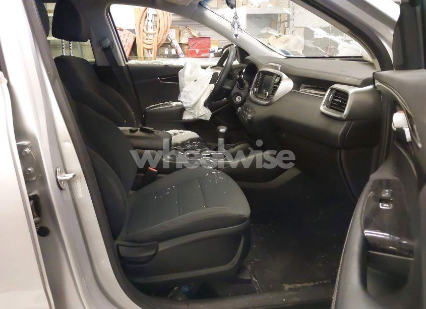 Photo 5 of 2020 Kia Sorento 2.4L LX (VIN 5XYPGDA39LG628101)