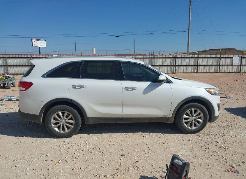 Photo 13 of 2016 Kia Sorento 2.4L LX (VIN 5XYPGDA3XGG026555)