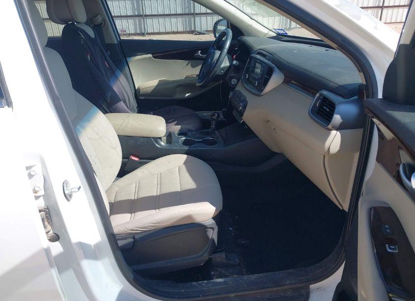 Photo 5 of 2016 Kia Sorento 2.4L LX (VIN 5XYPGDA3XGG026555)