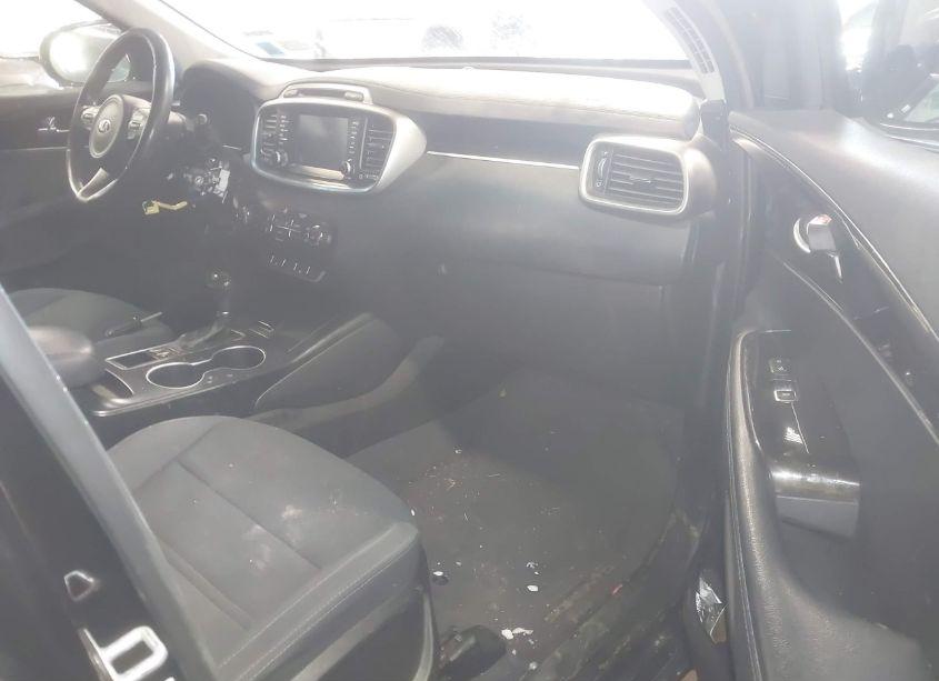 Photo 5 of 2017 Kia Sorento 2.4L LX (VIN 5XYPGDA3XHG293955)