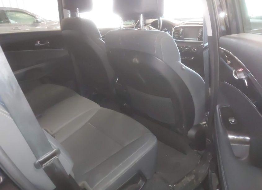 Photo 8 of 2017 Kia Sorento 2.4L LX (VIN 5XYPGDA3XHG293955)