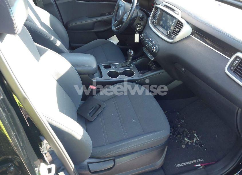 Photo 5 of 2017 Kia Sorento 2.4L LX (VIN 5XYPGDA3XHG312990)