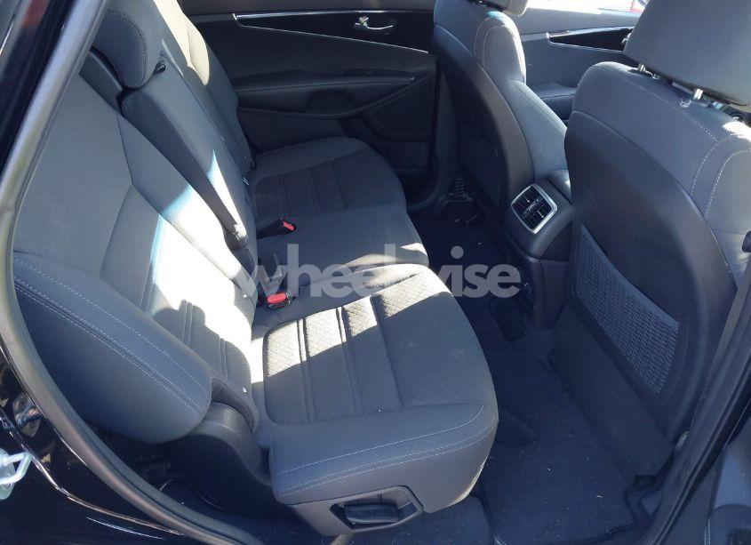 Photo 8 of 2017 Kia Sorento 2.4L LX (VIN 5XYPGDA3XHG312990)