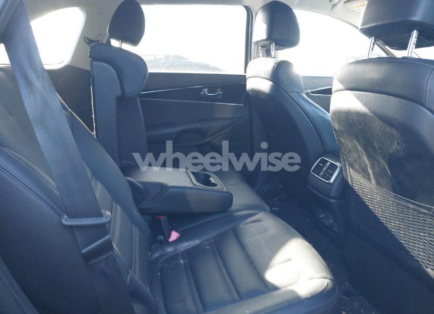 Photo 8 of 2017 Kia Sorento 2.4L LX (VIN 5XYPGDA3XHG332947)