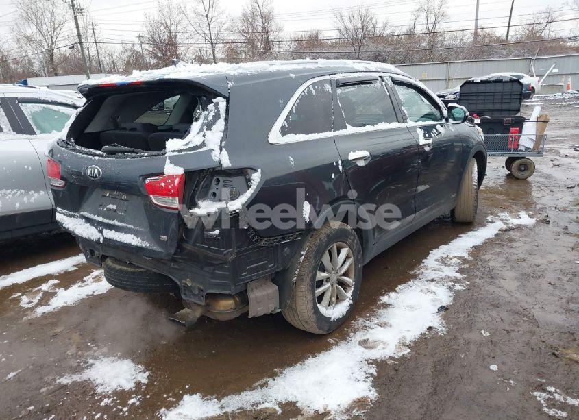 Photo 4 of 2018 Kia Sorento 2.4L LX (VIN 5XYPGDA3XJG344425)