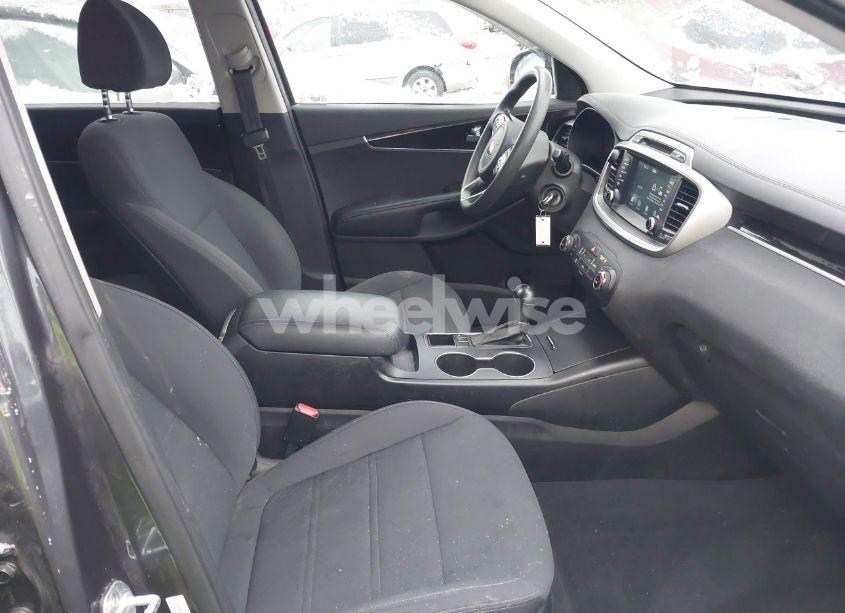 Photo 5 of 2018 Kia Sorento 2.4L LX (VIN 5XYPGDA3XJG344425)