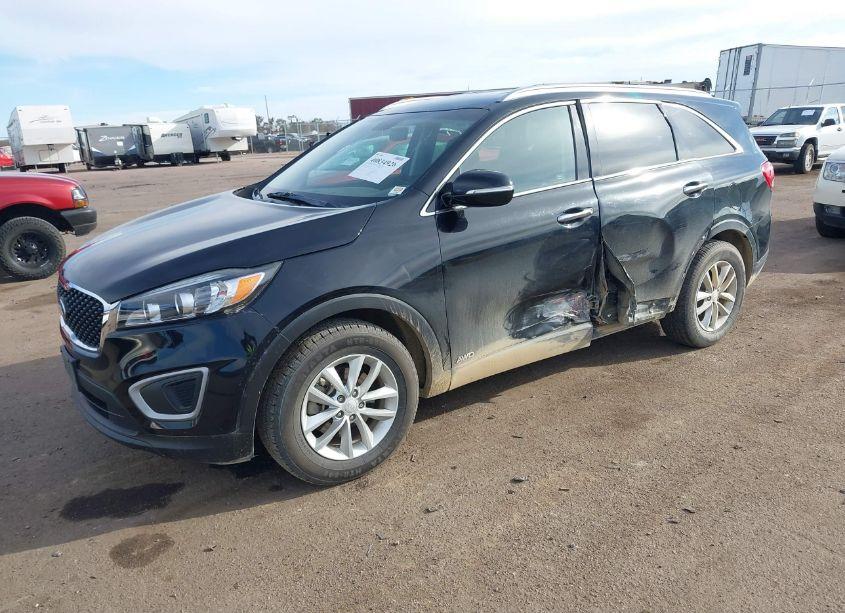Photo 2 of 2018 Kia Sorento 2.4L LX (VIN 5XYPGDA3XJG401903)