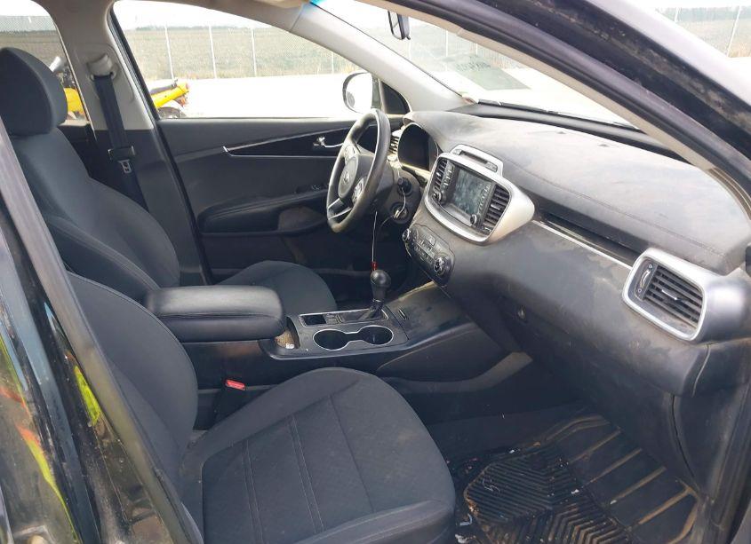 Photo 5 of 2018 Kia Sorento 2.4L LX (VIN 5XYPGDA3XJG401903)