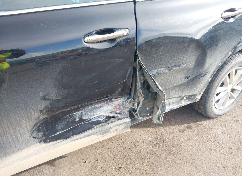 Photo 6 of 2018 Kia Sorento 2.4L LX (VIN 5XYPGDA3XJG401903)