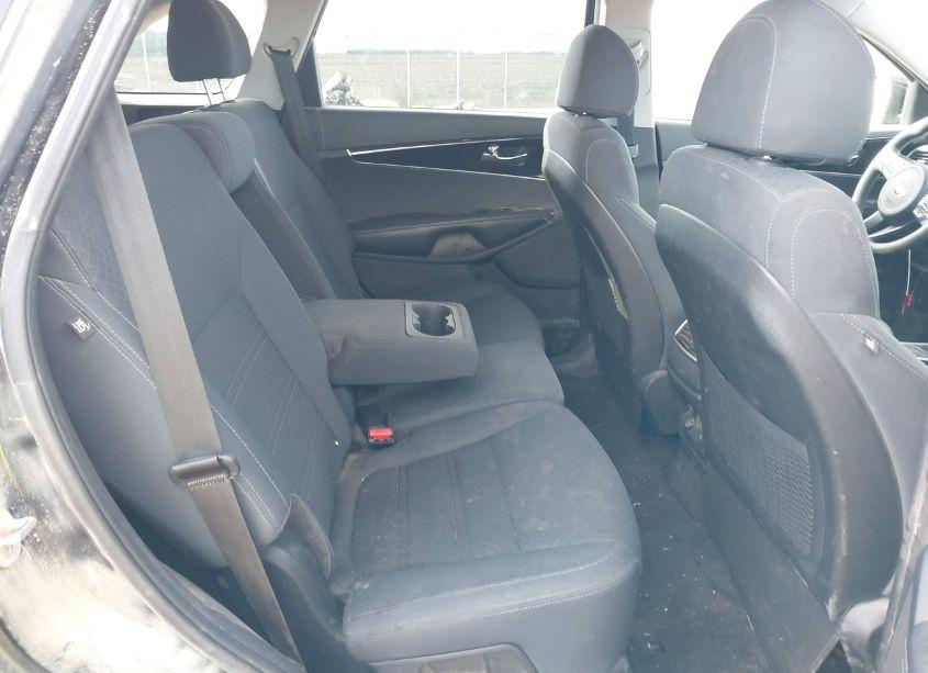 Photo 8 of 2018 Kia Sorento 2.4L LX (VIN 5XYPGDA3XJG401903)