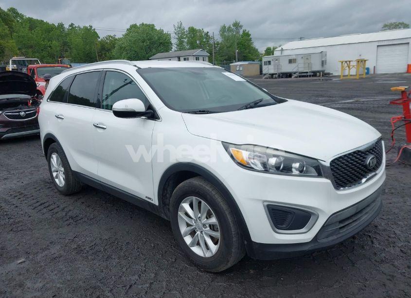 2018 Kia Sorento 2.4L LX (VIN 5XYPGDA3XJG429121) main photo
