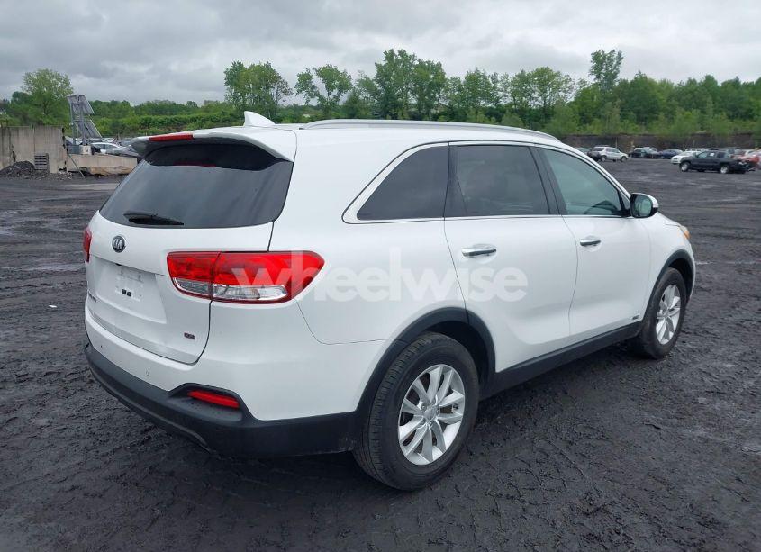 Photo 4 of 2018 Kia Sorento 2.4L LX (VIN 5XYPGDA3XJG429121)