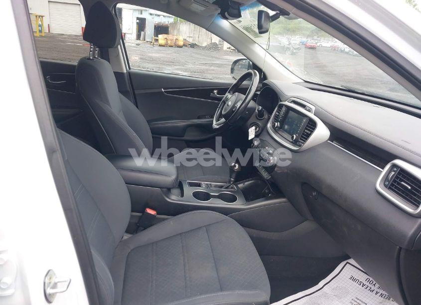 Photo 5 of 2018 Kia Sorento 2.4L LX (VIN 5XYPGDA3XJG429121)