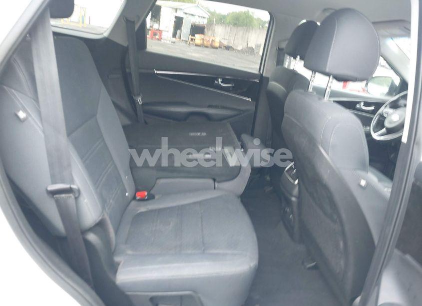 Photo 8 of 2018 Kia Sorento 2.4L LX (VIN 5XYPGDA3XJG429121)