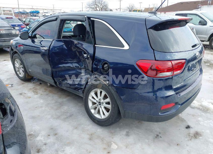 Photo 3 of 2019 Kia Sorento 2.4L LX (VIN 5XYPGDA3XKG526806)