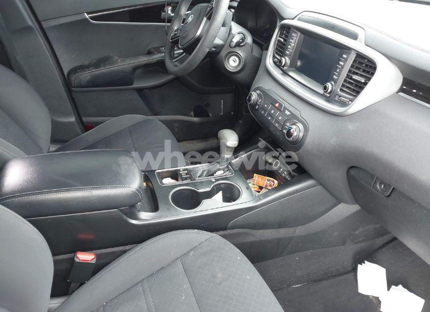 Photo 5 of 2019 Kia Sorento 2.4L LX (VIN 5XYPGDA3XKG526806)