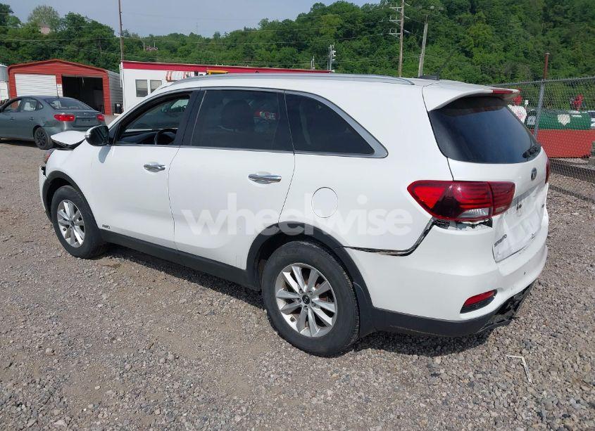 Photo 3 of 2020 Kia Sorento 2.4L LX (VIN 5XYPGDA3XLG629029)