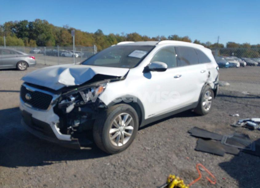 Photo 2 of 2016 Kia Sorento 3.3L LX (VIN 5XYPGDA50GG136693)