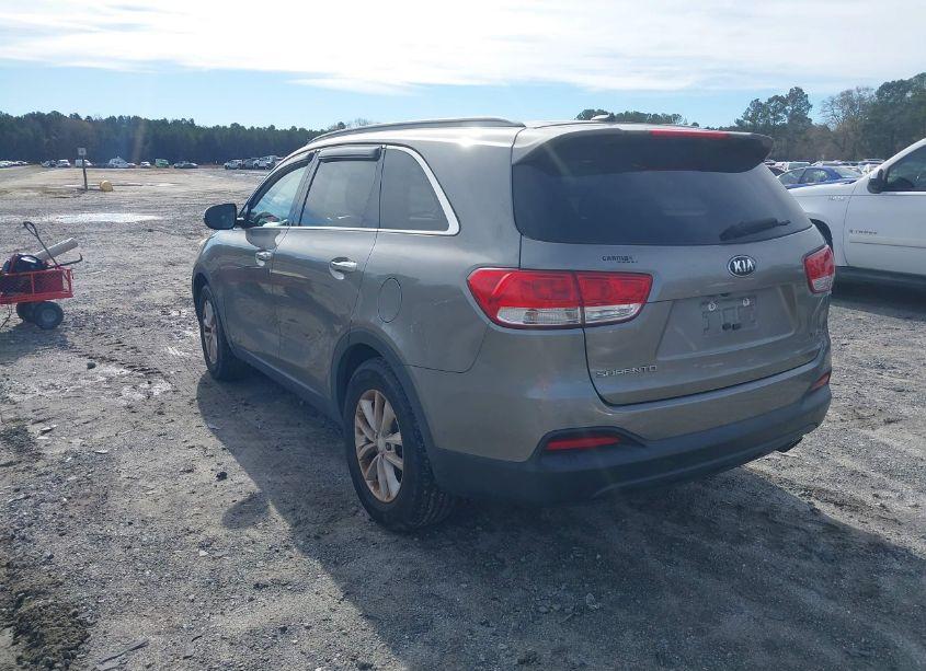 Photo 3 of 2017 Kia Sorento 3.3L LX (VIN 5XYPGDA50HG191131)
