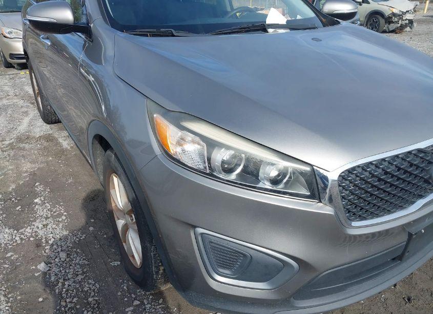 Photo 6 of 2017 Kia Sorento 3.3L LX (VIN 5XYPGDA50HG191131)
