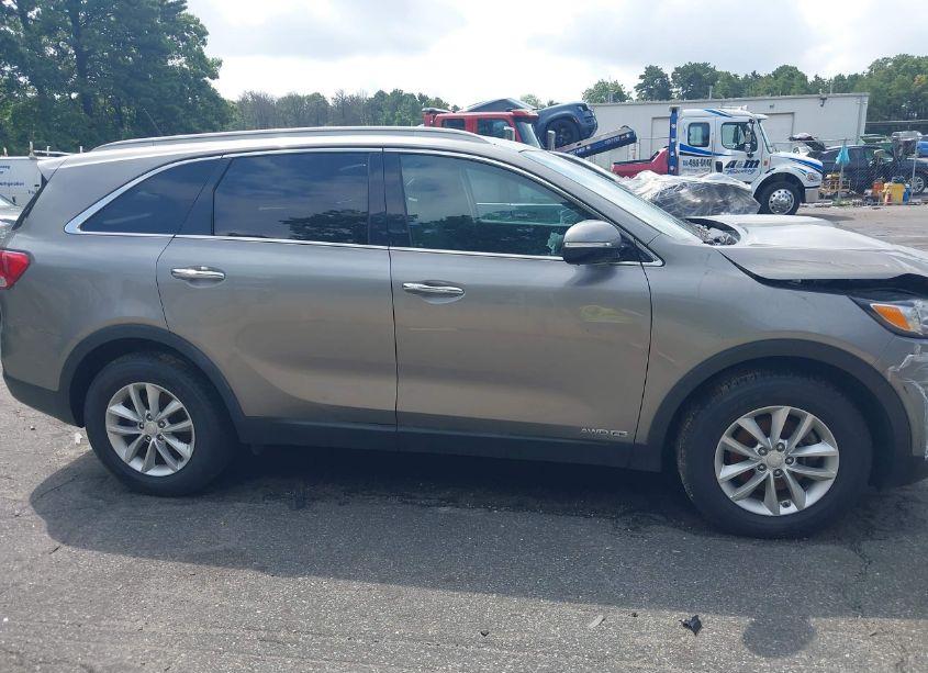 Photo 13 of 2018 Kia Sorento 3.3L LX (VIN 5XYPGDA50JG367522)