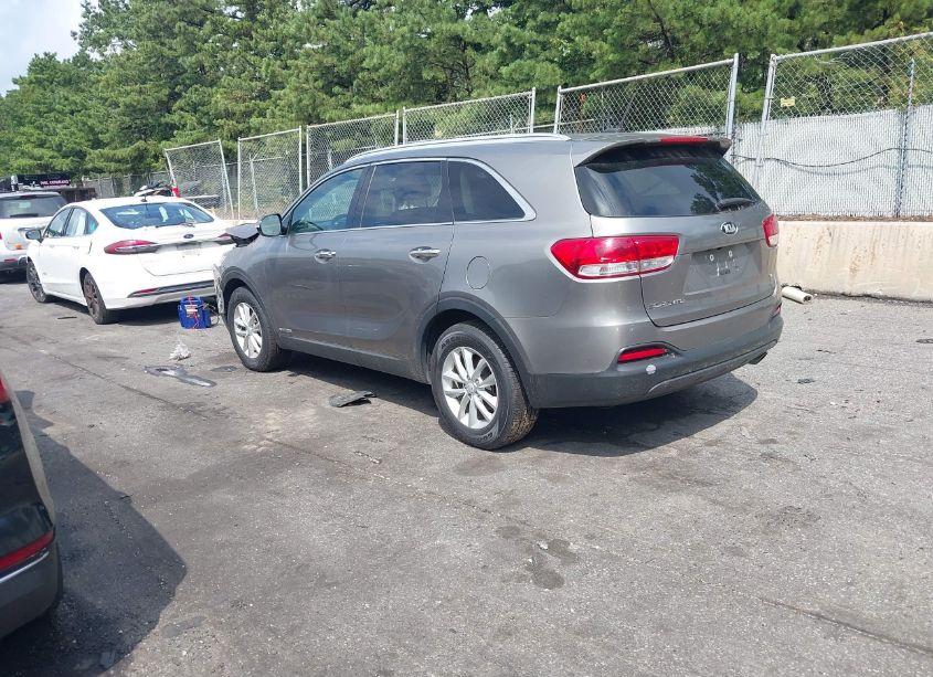 Photo 3 of 2018 Kia Sorento 3.3L LX (VIN 5XYPGDA50JG367522)