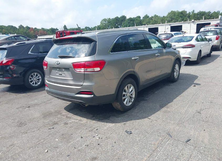 Photo 4 of 2018 Kia Sorento 3.3L LX (VIN 5XYPGDA50JG367522)