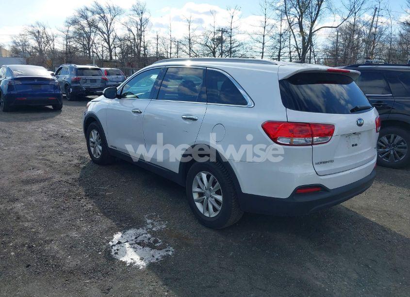 Photo 3 of 2018 Kia Sorento 3.3L LX (VIN 5XYPGDA50JG419263)