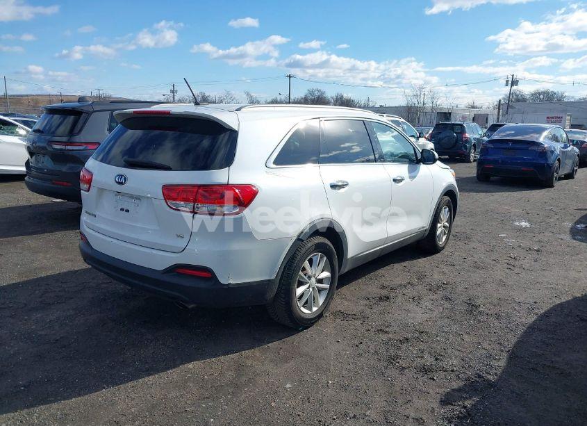Photo 4 of 2018 Kia Sorento 3.3L LX (VIN 5XYPGDA50JG419263)