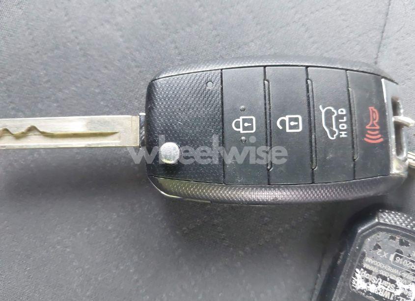 Photo 11 of 2019 Kia Sorento 3.3L LX (VIN 5XYPGDA50KG498757)