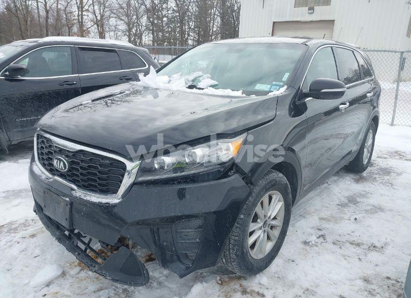 Photo 2 of 2019 Kia Sorento 3.3L LX (VIN 5XYPGDA50KG498757)