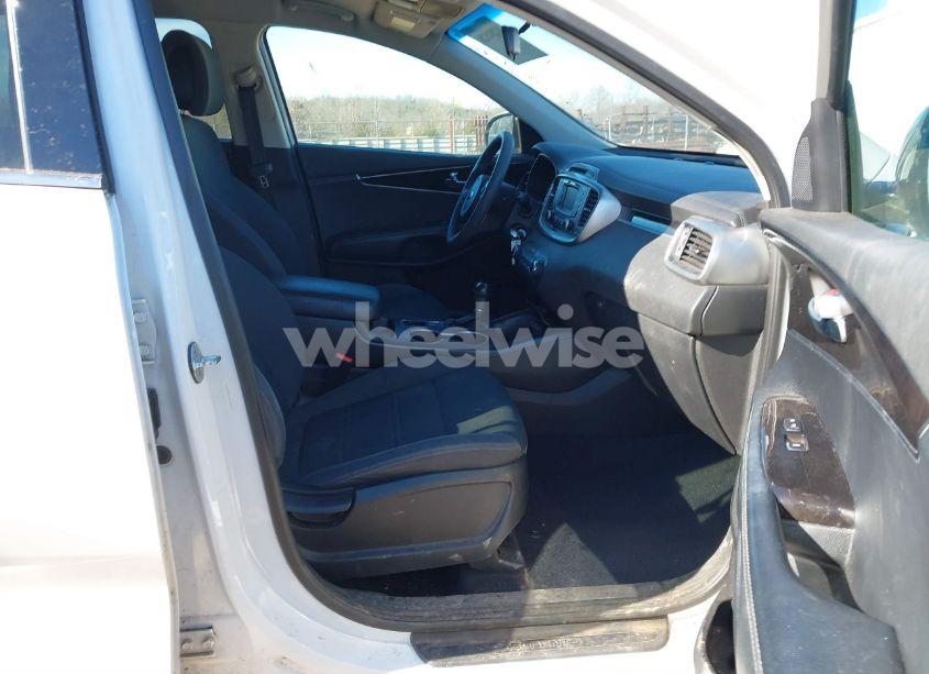 Photo 5 of 2016 Kia Sorento 3.3L LX (VIN 5XYPGDA51GG138162)