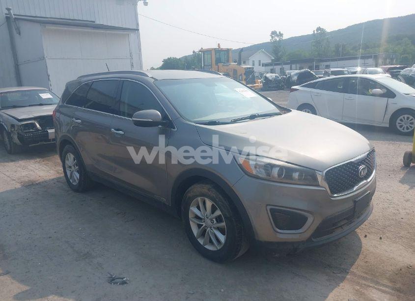 2016 Kia Sorento 3.3L LX (VIN 5XYPGDA51GG158444) main photo