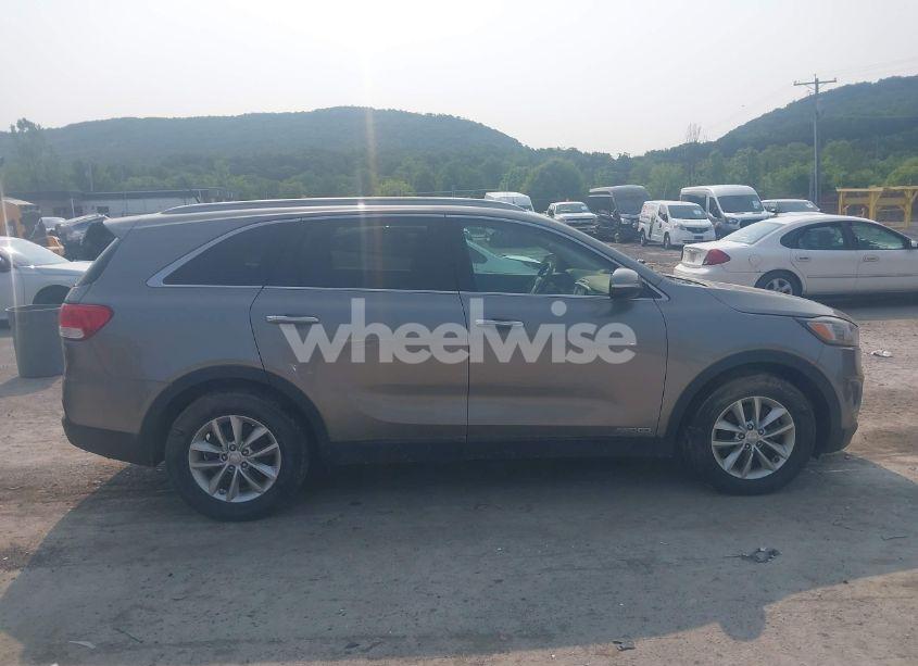 Photo 13 of 2016 Kia Sorento 3.3L LX (VIN 5XYPGDA51GG158444)