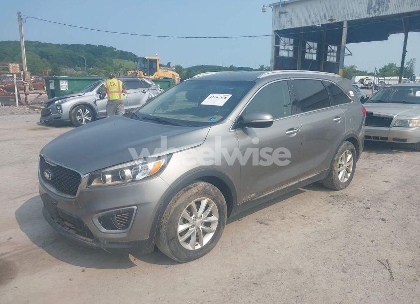 Photo 2 of 2016 Kia Sorento 3.3L LX (VIN 5XYPGDA51GG158444)