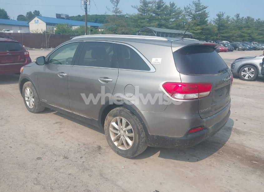 Photo 3 of 2016 Kia Sorento 3.3L LX (VIN 5XYPGDA51GG158444)