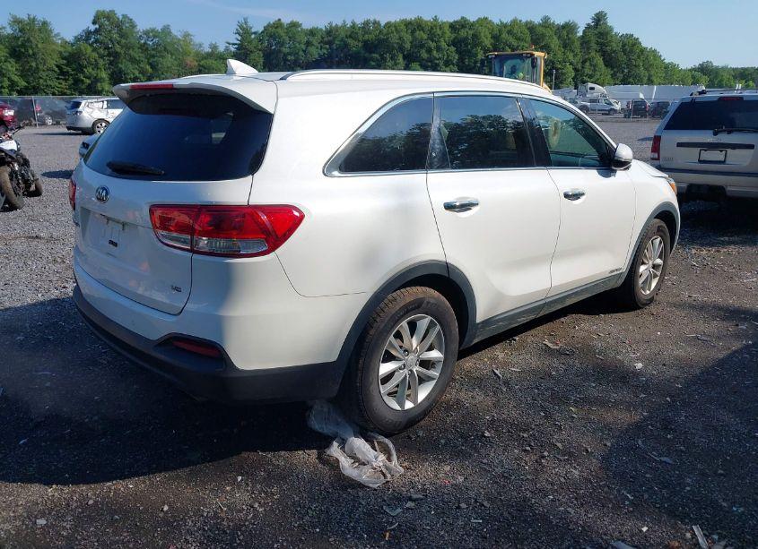 Photo 4 of 2016 Kia Sorento 3.3L LX (VIN 5XYPGDA51GG161571)