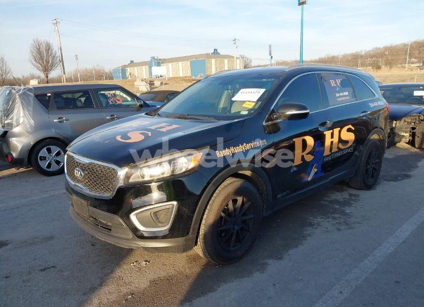 Photo 2 of 2017 Kia Sorento 3.3L LX (VIN 5XYPGDA51HG208065)
