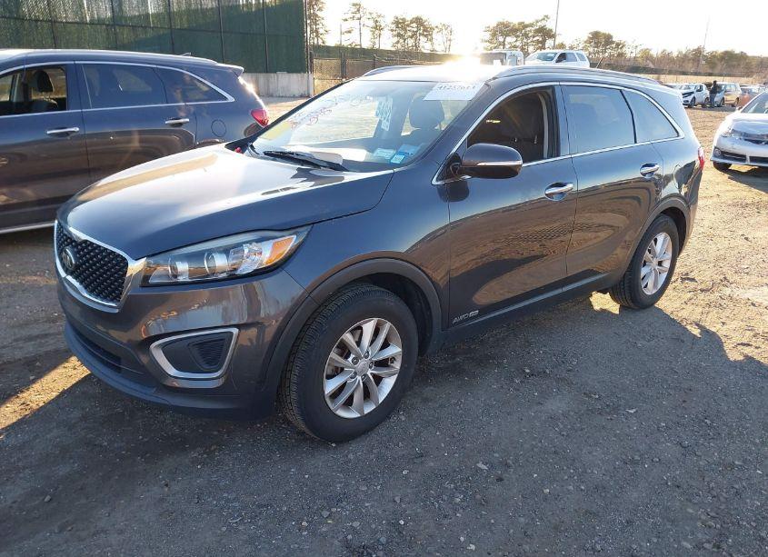 Photo 2 of 2017 Kia Sorento 3.3L LX (VIN 5XYPGDA51HG279525)