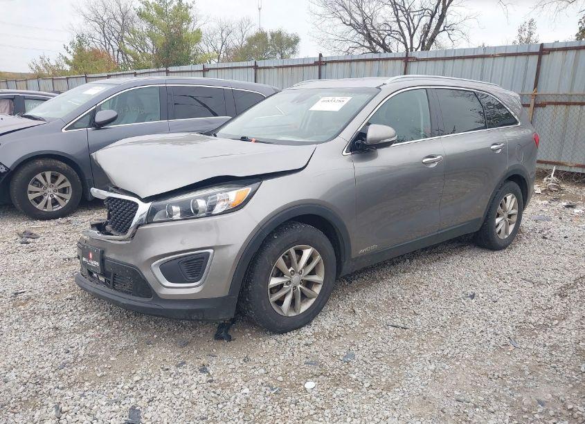 Photo 2 of 2017 Kia Sorento 3.3L LX (VIN 5XYPGDA51HG317352)