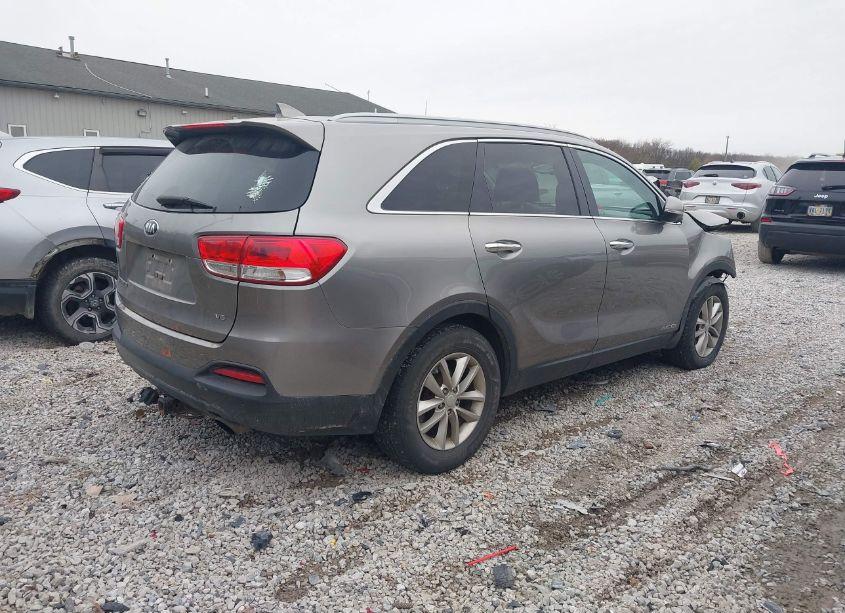 Photo 4 of 2017 Kia Sorento 3.3L LX (VIN 5XYPGDA51HG317352)
