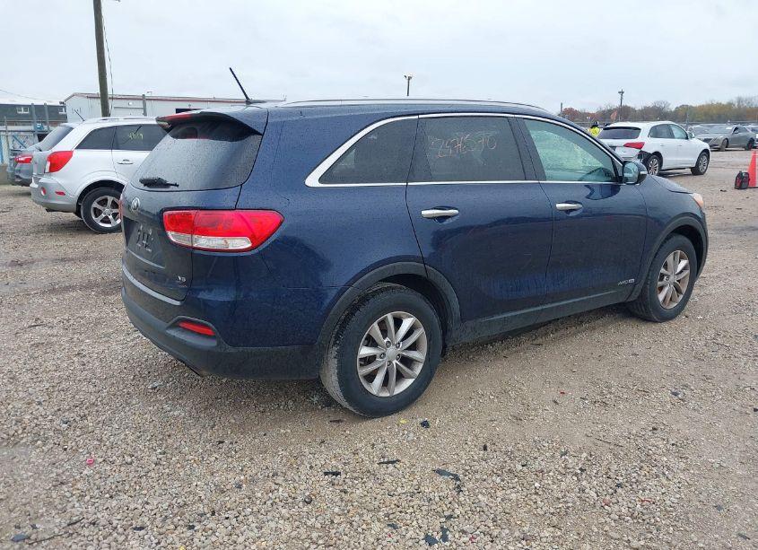 Photo 4 of 2017 Kia Sorento LX V6 (VIN 5XYPGDA51HG322485)