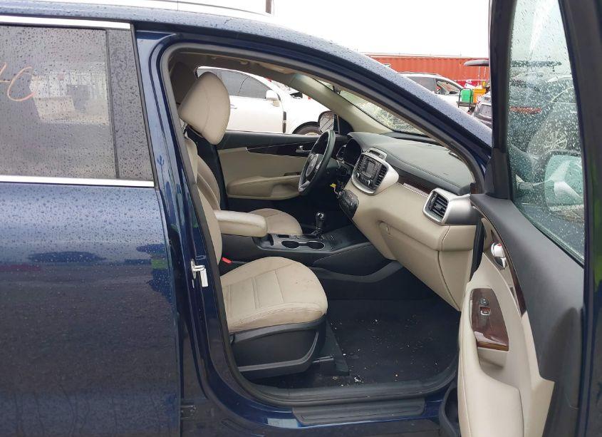 Photo 5 of 2017 Kia Sorento LX V6 (VIN 5XYPGDA51HG322485)