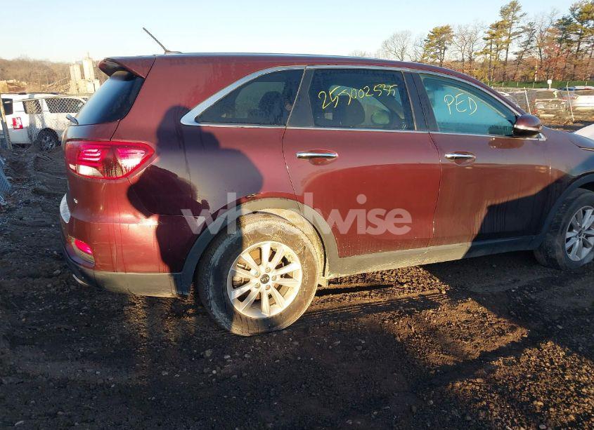 Photo 4 of 2019 Kia Sorento 3.3L LX (VIN 5XYPGDA51KG441757)