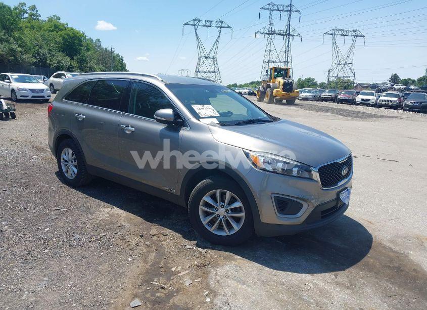 2016 Kia Sorento 3.3L LX (VIN 5XYPGDA52GG044582) main photo