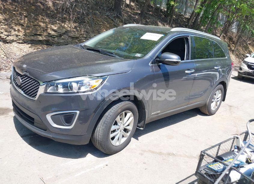 Photo 2 of 2016 Kia Sorento 3.3L LX (VIN 5XYPGDA52GG139742)