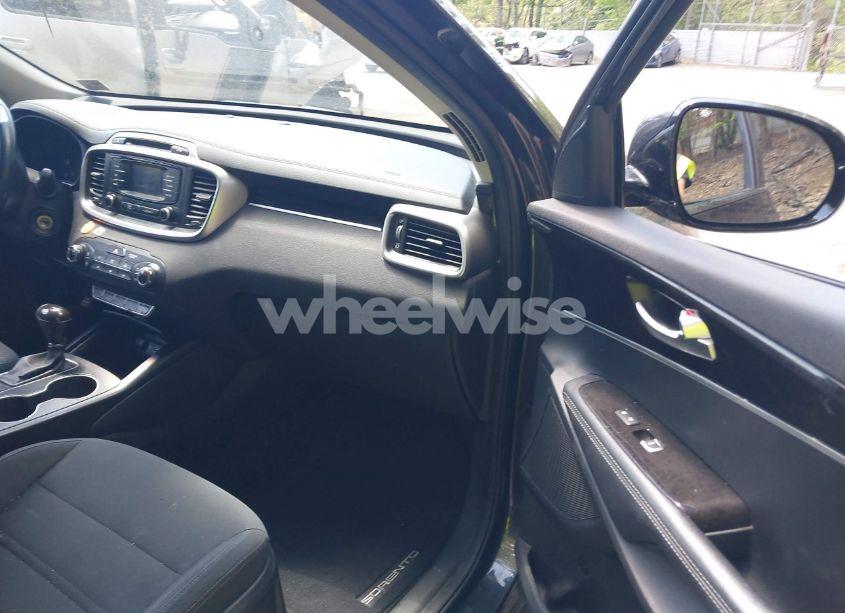 Photo 5 of 2016 Kia Sorento 3.3L LX (VIN 5XYPGDA52GG139742)