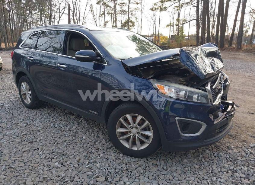 2017 Kia Sorento 3.3L LX (VIN 5XYPGDA52HG212481) main photo