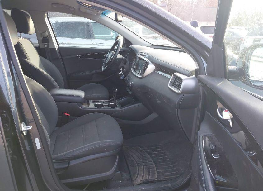 Photo 5 of 2017 Kia Sorento 3.3L LX (VIN 5XYPGDA52HG291036)